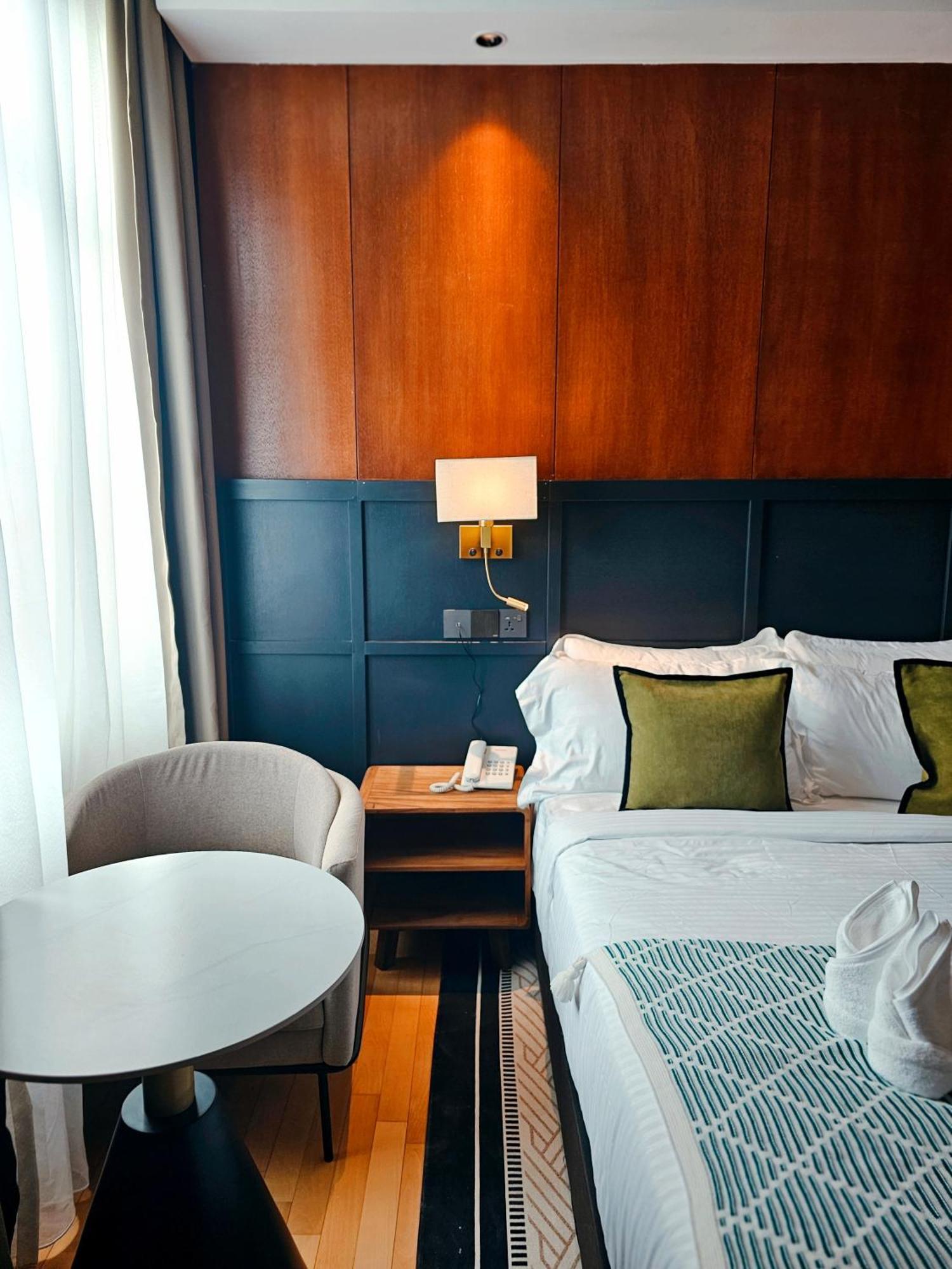 Moon 4* George Town