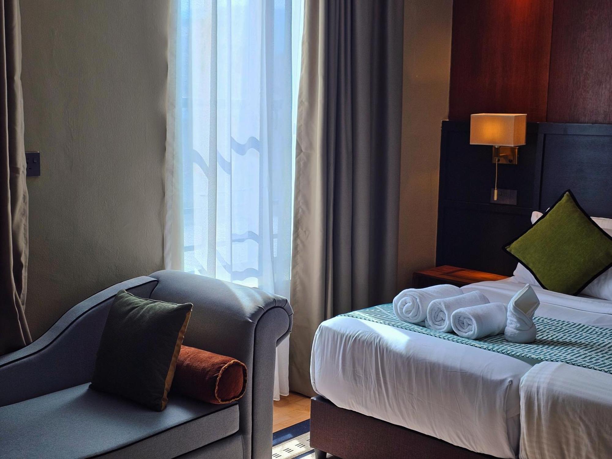 Moon Hotel George Town