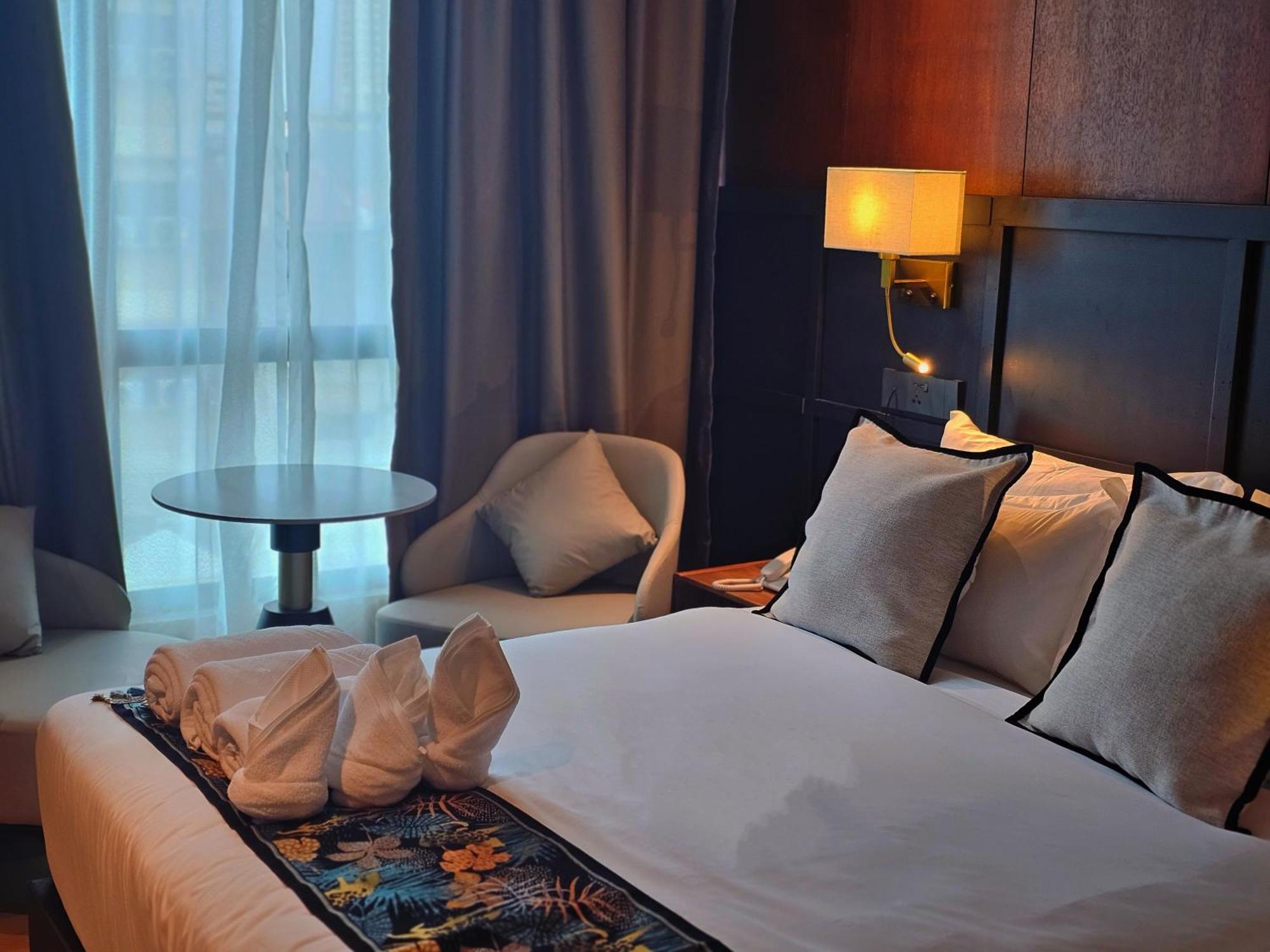 Moon 4* George Town
