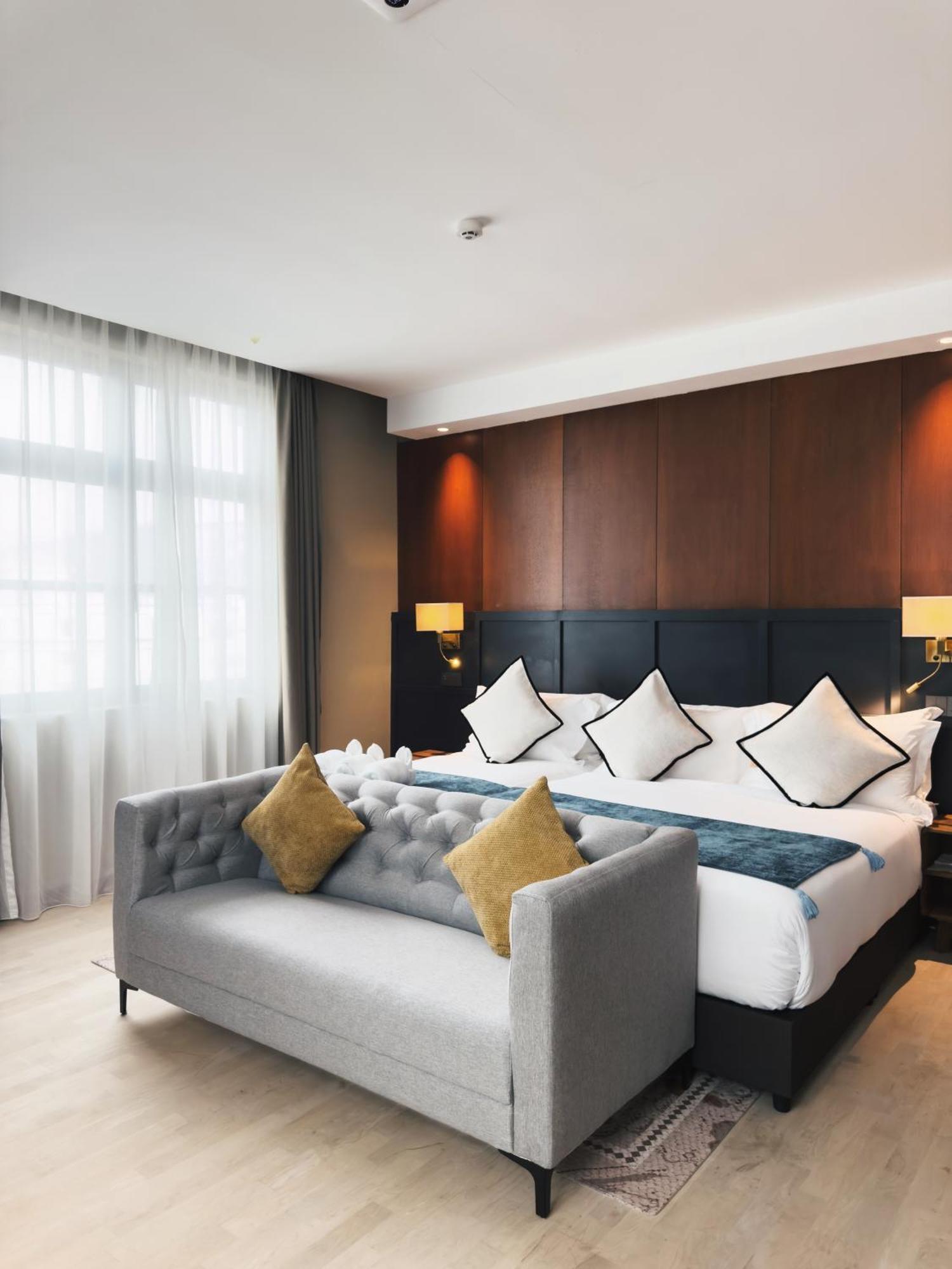 Moon Hotel George Town