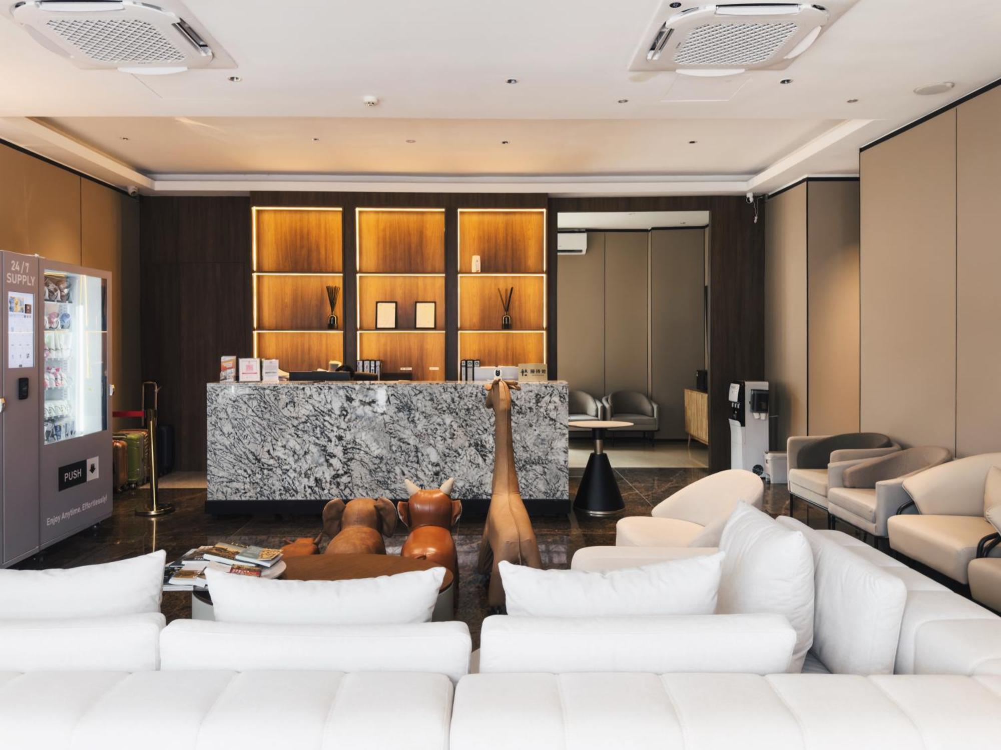 Moon 4* George Town
