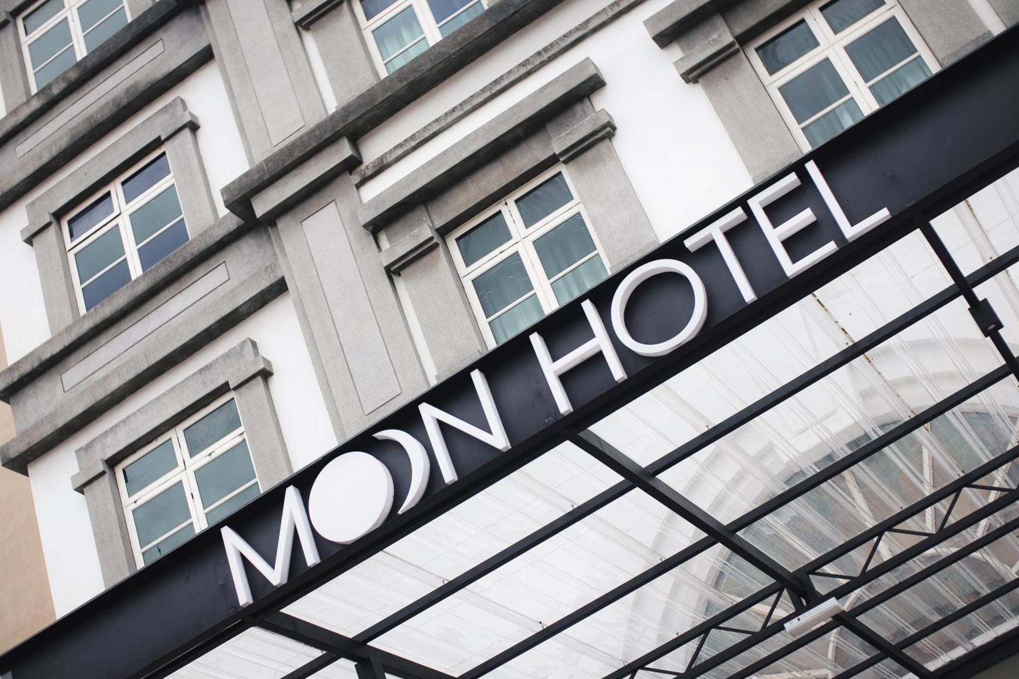 Hotel Moon