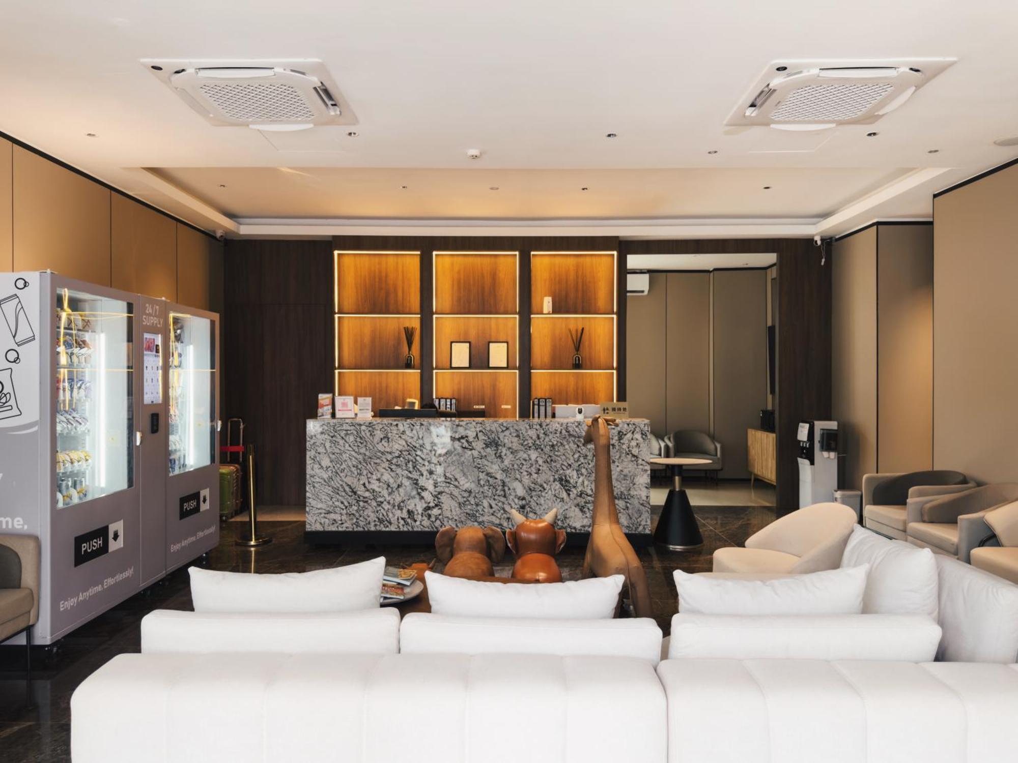Moon 4* George Town